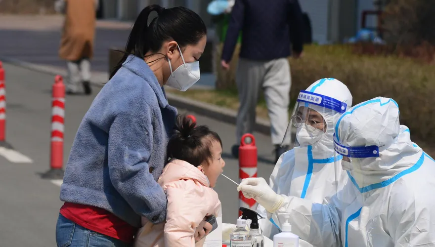 持續拚清零財政凍袂條？陸多地常態化核酸檢測改自費