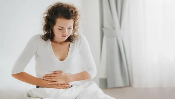 婦人腹痛照超音波驚見腹部「多一個腎臟」醫揭4症狀：是大腸癌！