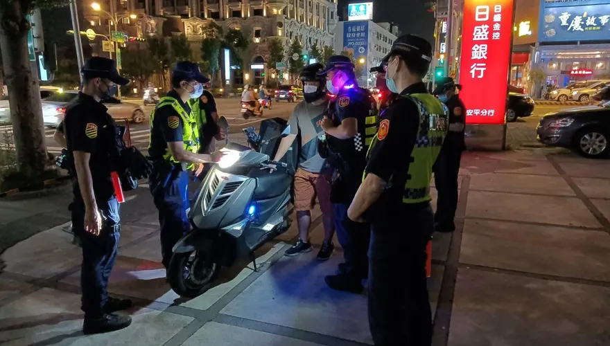 快訊/好大官威!她被開罰900元…法官尪氣炸怒轟　員警頻致歉
