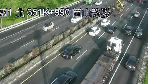 4車失控碰一團…國1追撞事故！上班時間「回堵3km」塞爆