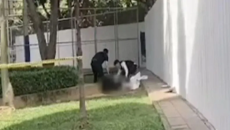 桃園籃球場驚見男屍！23歲混血男捲詐騙案遭痛毆　「面目全非」丟包草地
