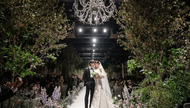 南宮珉與陳雅凜婚禮畫面與婚紗照曝光　放閃「會加倍幸福努力生活」