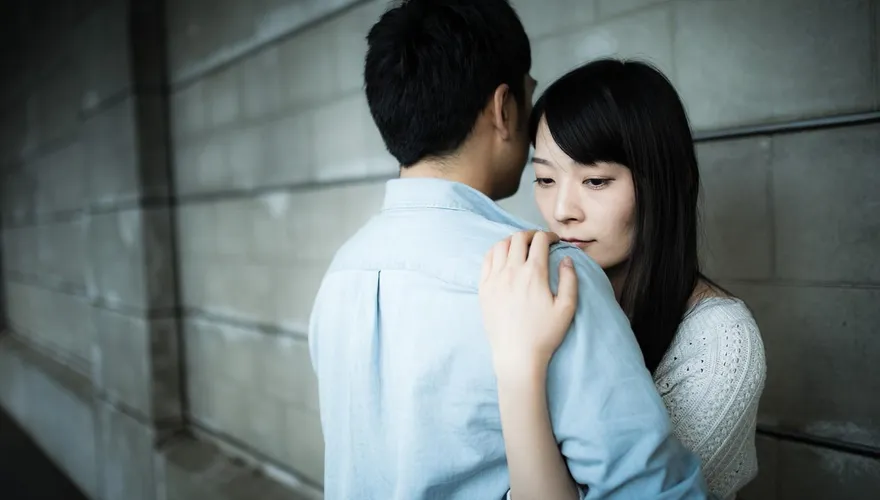 人夫偷吃女鄰居曝光！竟辯稱演假情侶　法官認證是真愛