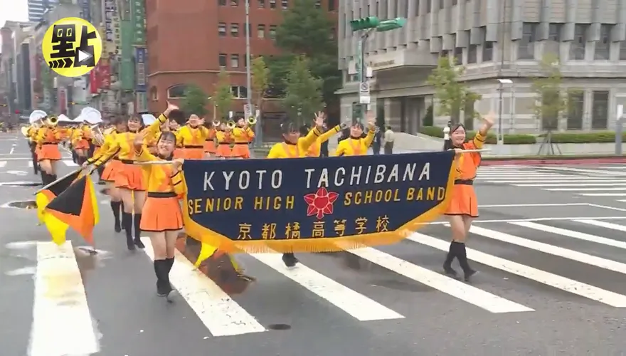 雙十國慶/「橘色惡魔」國慶大會最吸睛　律師讚完成度高：非常人可望其項背