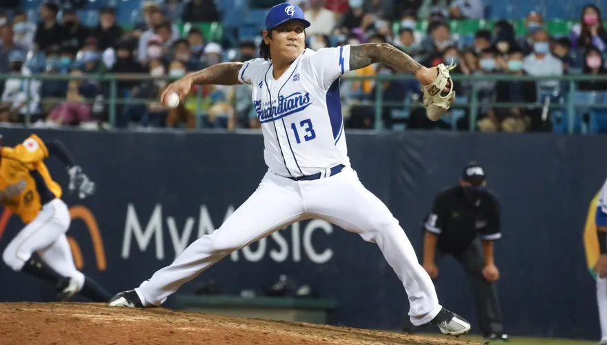 小飛刀出鞘「先發後援」兩邊跑　陳鴻文更在意延續球員生涯