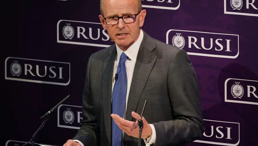 半導體能力與規模「無法複製」！英情報首長警告：台海出事恐衝擊全球