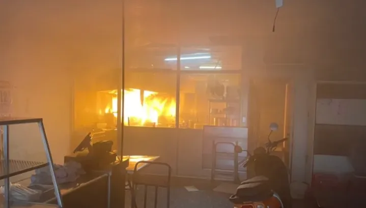 火舌猛竄店面全毀…新竹便當店氣爆！1員工送醫搶救