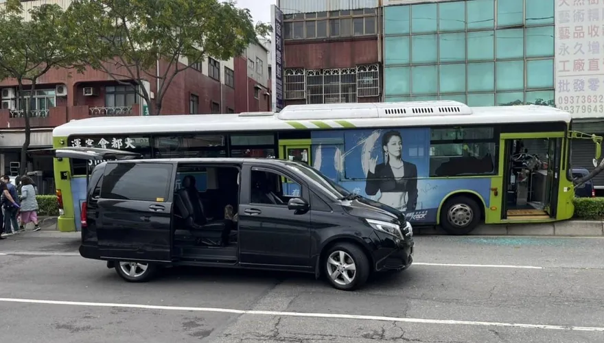 新北樹林區重大車禍！公車轎車機車撞一團　騎士當場死亡