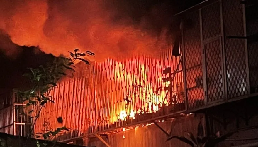北市內湖737巷公寓火警！大火阻逃生路線…住戶一度受困