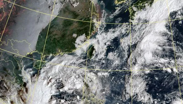 致災性降雨襲北台灣！秋颱「桑卡」最快明生成　探19°C低溫挾雨彈→預估路徑曝