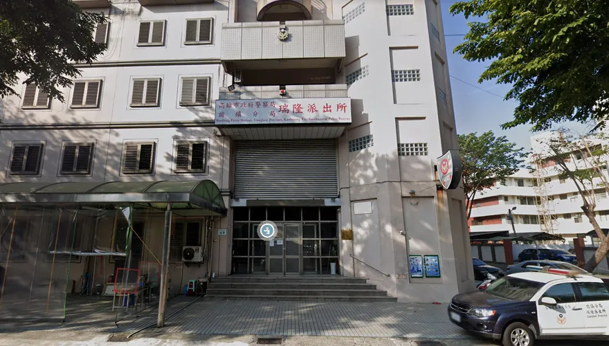 砰！高雄警清槍搞烏龍　子彈不小心射出…警察全嚇愣
