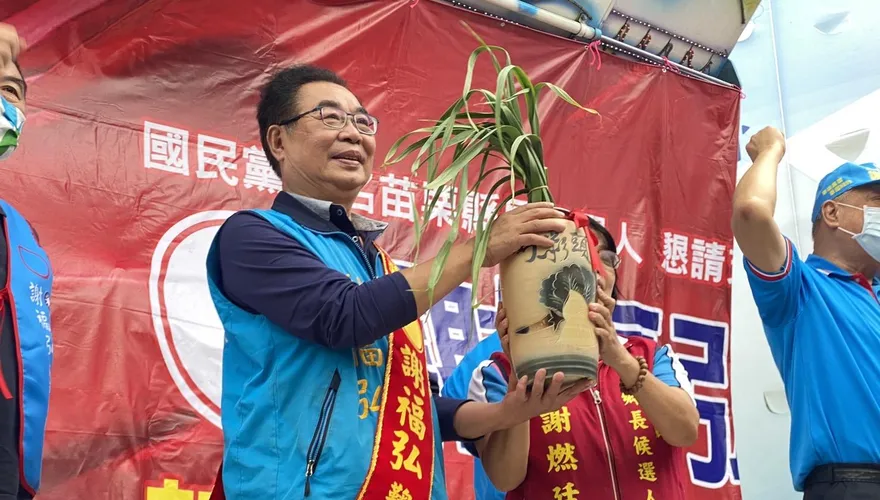 影/鍾東錦自稱庶民存款竟破億　謝福弘批一騙再騙：應退選