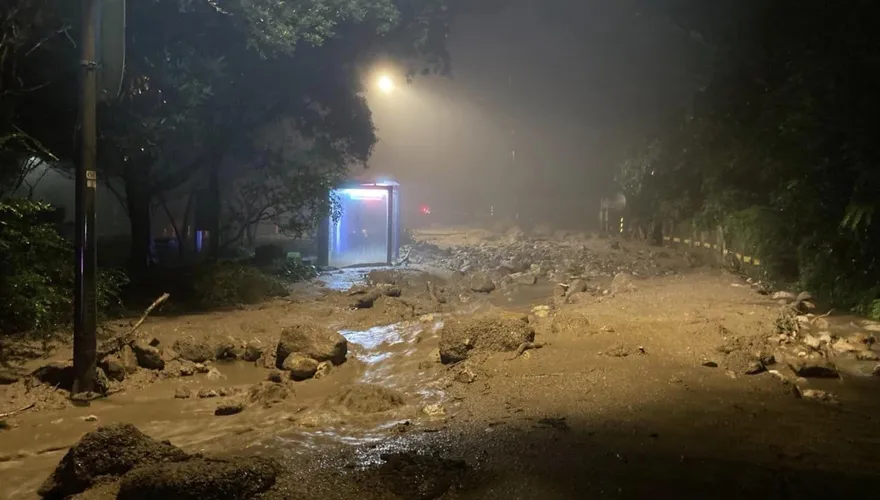 陽明山迎雨彈轟炸…爆第二波土石流！里長勘災也受困