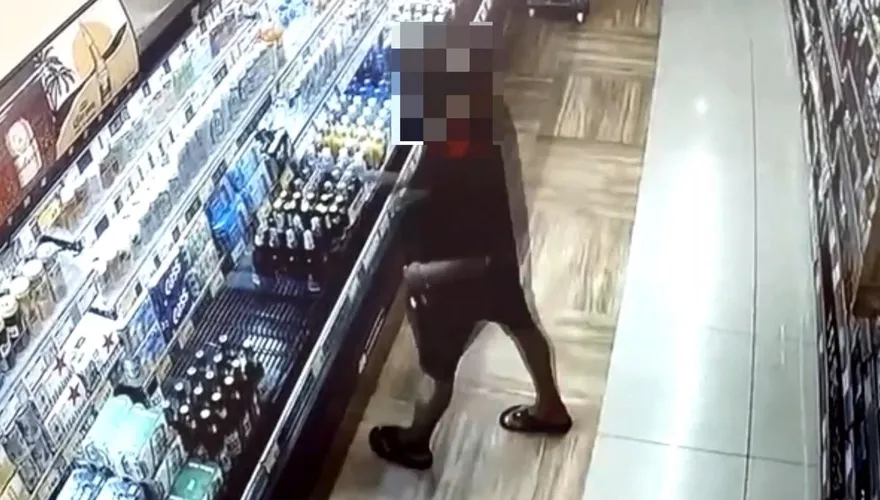 賣場冰箱94你的免費飲料吧？男子直接放飛自我暢飲警也傻眼
