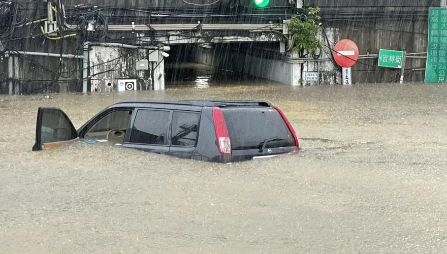 豪雨成災！車子泡水這樣處理　 依5種淹水高度來判斷