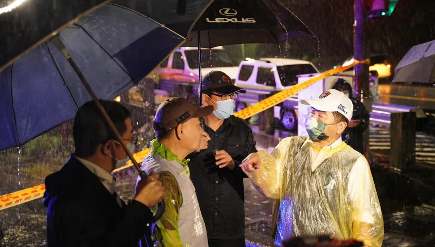 陳時中搶勘災驚爆「闖紅燈」員警不開單　徐巧芯：公開員警密錄器！