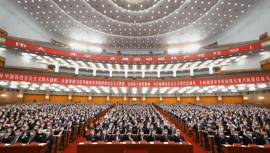 中共20大/人民大會堂懸掛標語更新　「習近平新時代」入標
