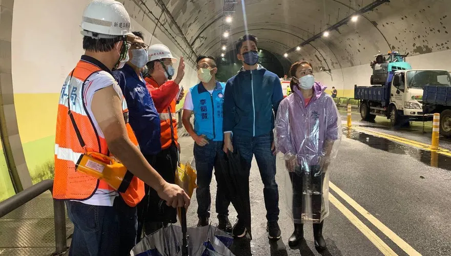 尼莎颱風豪雨致災！蔣萬安深夜勘災暖心送消夜　逾8000網友讚爆