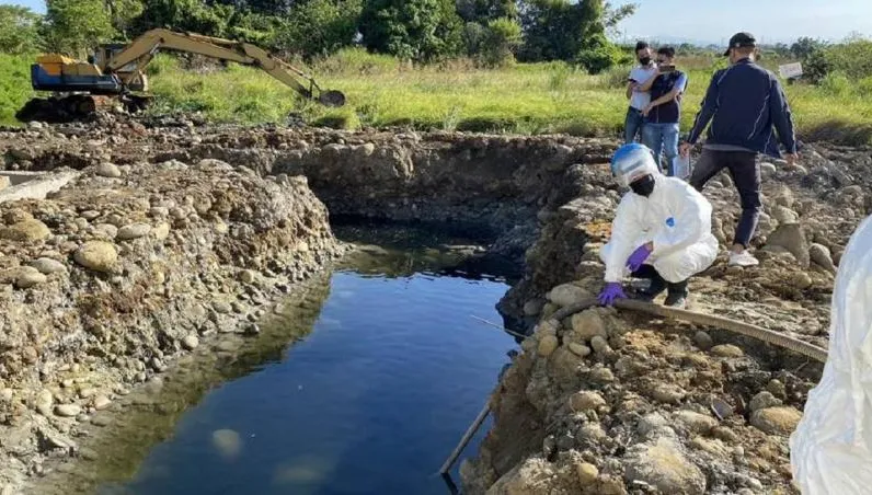 台中清水遭黑心業者挖洞「偷倒強酸廢液」！環保局：地下水勿喝