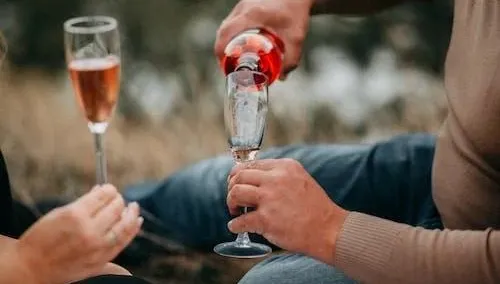 小心樂極生悲！過度飲酒狂歡恐造成「心血管疾病」