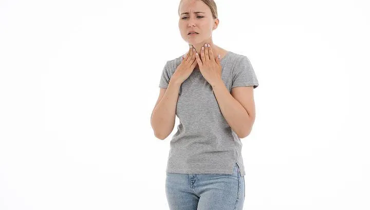 喉嚨好像怪怪的？！　國健署揭1原因恐罹患「食道癌」！