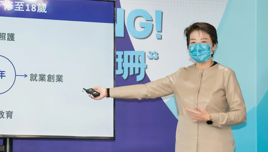 備戰辯論會殺翻藍綠　黃珊珊找「宋楚瑜文膽」閉關訓練