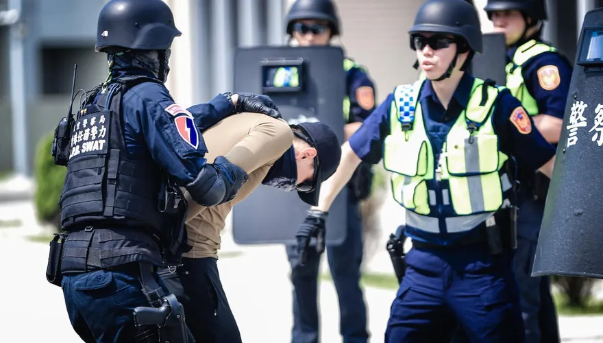 警械使用條例修法通過總統公布施行 若危及生命員警可直接用槍