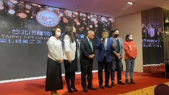 陳時中失言翻車現場！眾寵物商家前喊「領養代替購買」…他上台嗆：死給你看