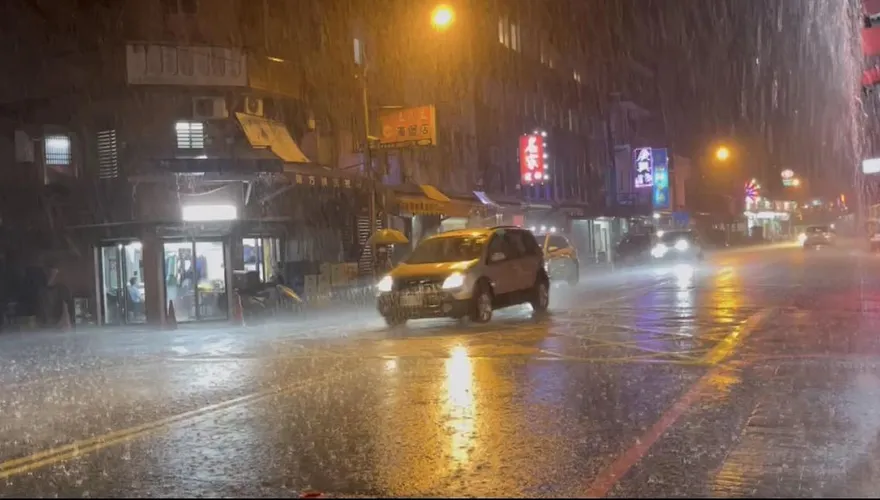 快訊/豪雨襲北台！宜蘭冬山、五結雷雨狂轟　發布一級淹水警戒