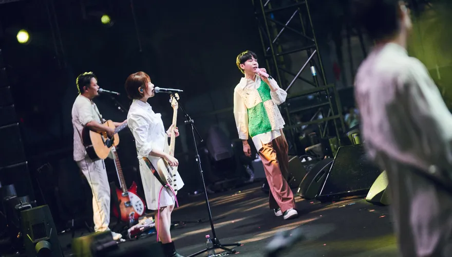 魚丁糸雙喜臨門！首度奪金鐘「人在新加坡演出」　表演完「奔回酒店看直播」一揭曉他秒泛淚