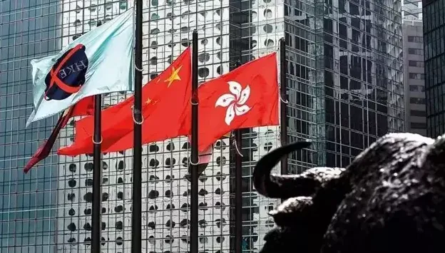 港股沒明顯因素「暴跌千點」！港媒：不排除中美博弈外資做空