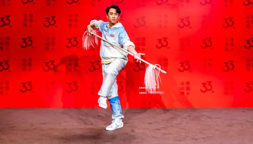 楊麗花現身傳藝金曲領獎「視帝陳亞蘭擔任引言人」！陳漢典化身粉絲：很期待能見到她