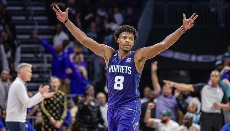 影/差點轉戰NFL！NBA最強打工仔是他　今又率隊擊敗衛冕軍勇士