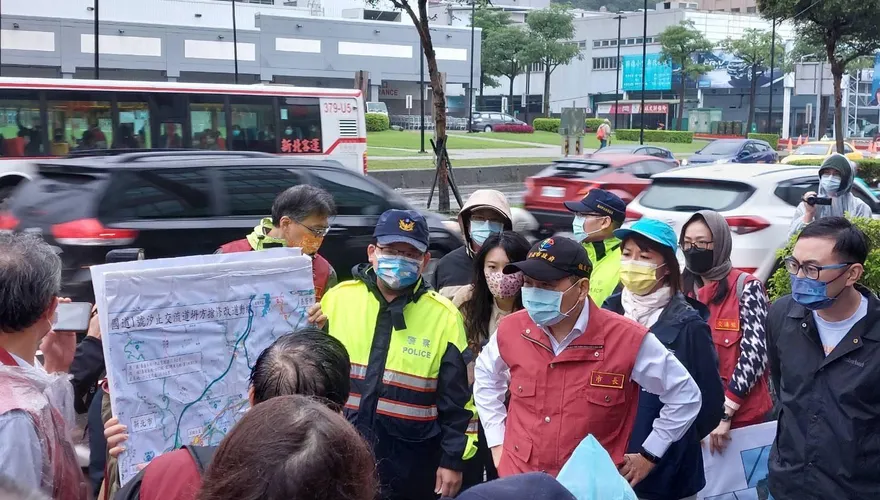 國道1號走山汐止周邊又塞爆　侯友宜一早視察交通狀況