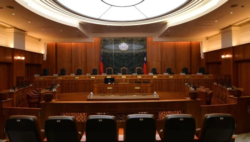 病婦「詭異C型坐姿」垂掛病床窒息亡！　澎湖醫院、護理師判賠198萬確定
