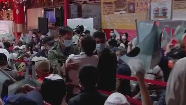 蔡英文輔選陳時中遭鬧場！白衣男突然大喊被架離