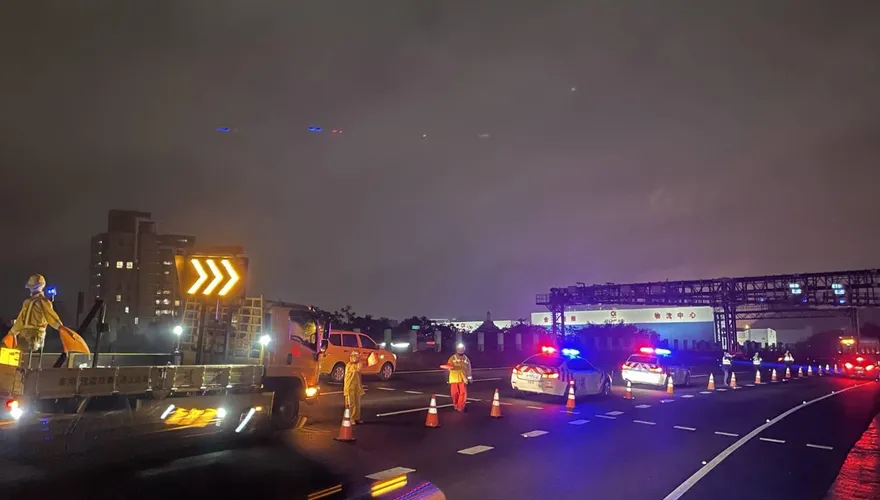 封閉改道路線這裡看！國1南下汐止交流道再度走山　侯友宜：已加速搶通