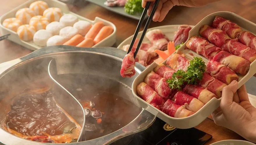 直擊量販店火鍋料被掃光！小心嗑鍋到痛風！醫：少碰「吃鍋4地雷」