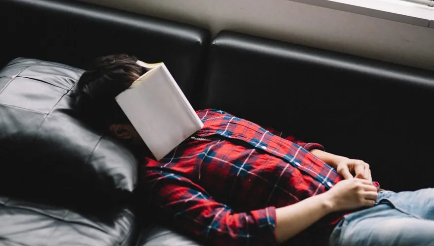 「睡眠不足」影響可大了！醫曝恐降低疫苗接種效果