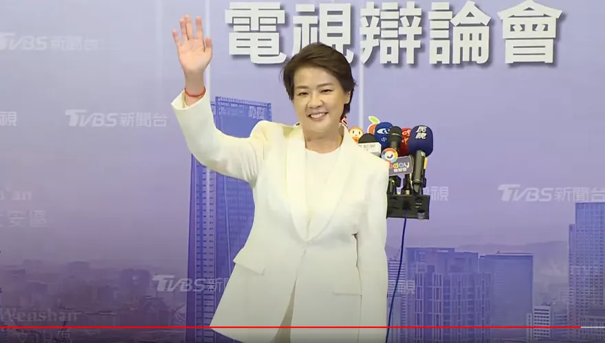 台北市長選舉辯論/黃珊珊全白現身直攻高端：辯論前通過EUA「拆炸彈」