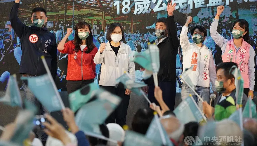 辯論會後蔡英文站台　陳時中冒狂言：打高端爽的人很多啊！