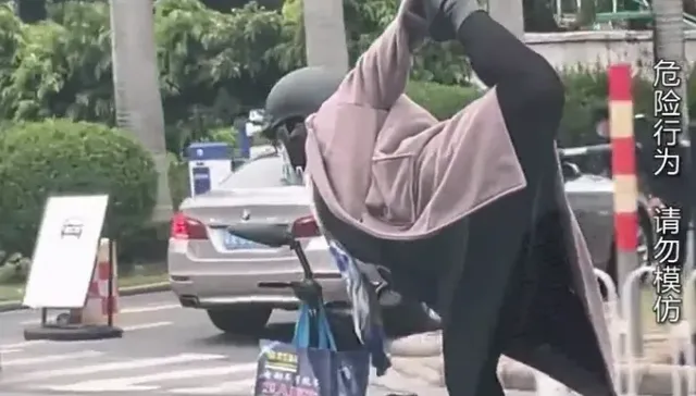【影】女子「練瑜珈」式騎車驚呆路人　網友:這是在拿命炫技！