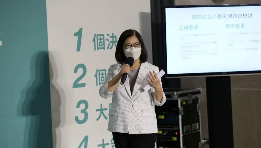 管碧玲還原陳時中「鹹豬手」真相！網傻眼驚：最萌高低差？
