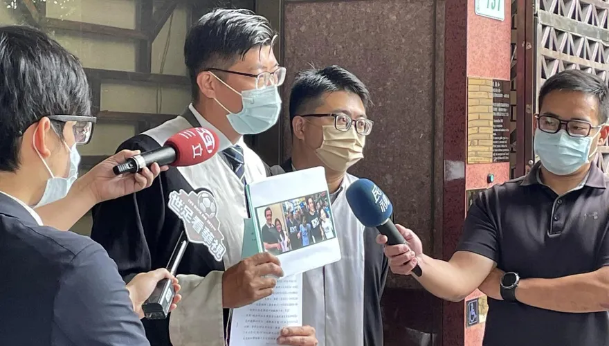 被吉了！徐巧芯批陳時中摟人妻「伸鹹豬手」　他赴地檢署舉發：意圖使人不當選