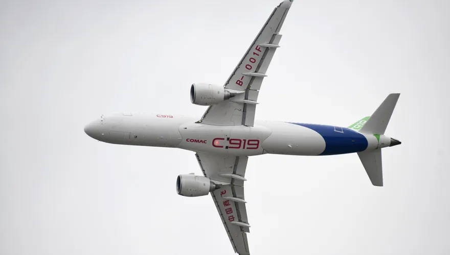 珠海航展/45度側飛、超低空飛行　陸產大飛機C919首秀獲300架大訂單