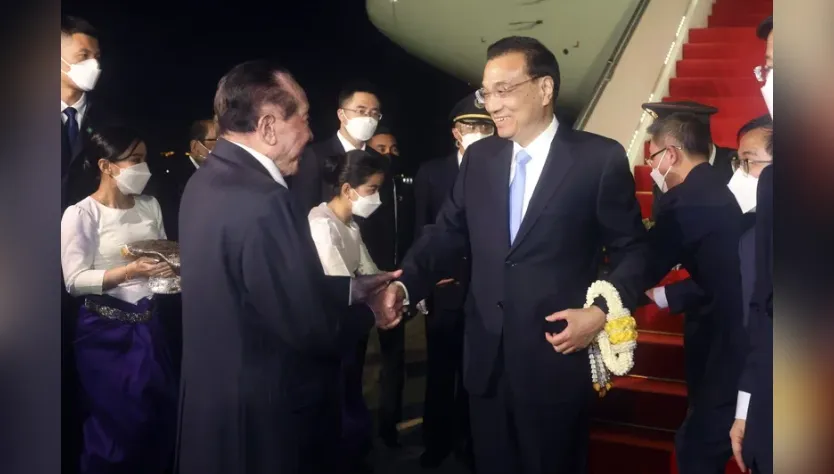疫後首出訪 ！李克強抵柬埔寨　稱與大陸一起「沒選邊站壓力」