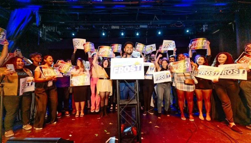 美國期中選舉/為政治帶來了新視角！首位Z世代新鮮人當選國會議員