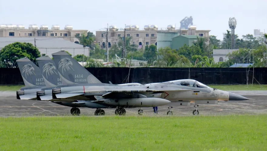 台南晚間傳出「多架戰機」頻繁升空！軍方回應了