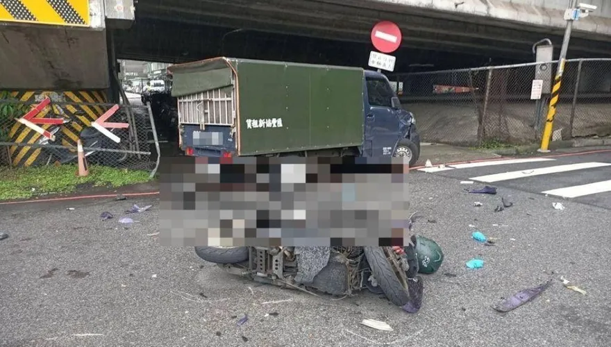 中和「死亡路段」曝！小貨車「違規左轉」　36歲2寶爸慘遭撞死
