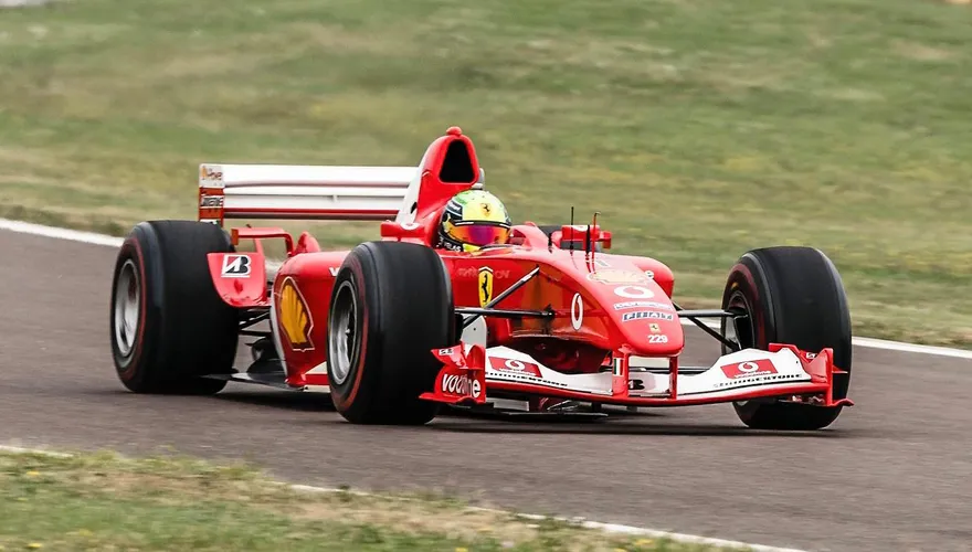 【影】F1車神戰駒拍賣破天價！舒馬克靠「它」飆5冠